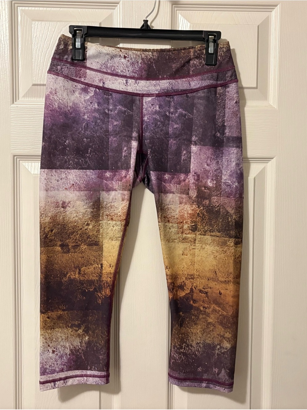 Lucy Purple Abstract Capri Leggings